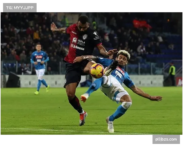 卡利亚里三中场平行站位缺乏层次 被那不勒斯轻松穿透 卡利亚里三中场平行站位缺乏层次 被那不勒斯轻松穿透